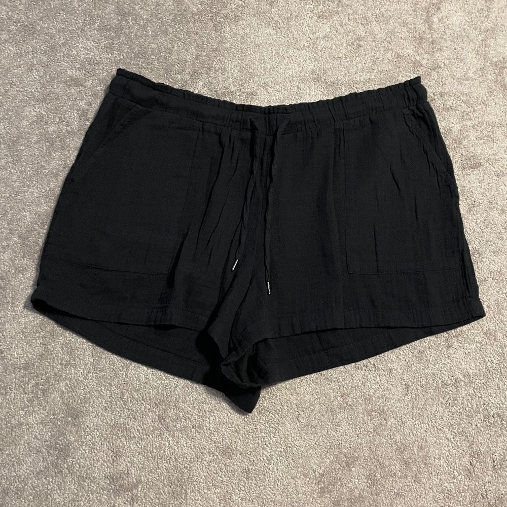 Gap black gauze high rise shorts